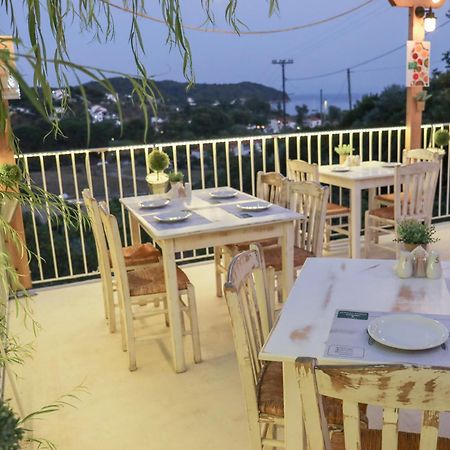 Hotel Zorbas Family House Troulos Exterior foto