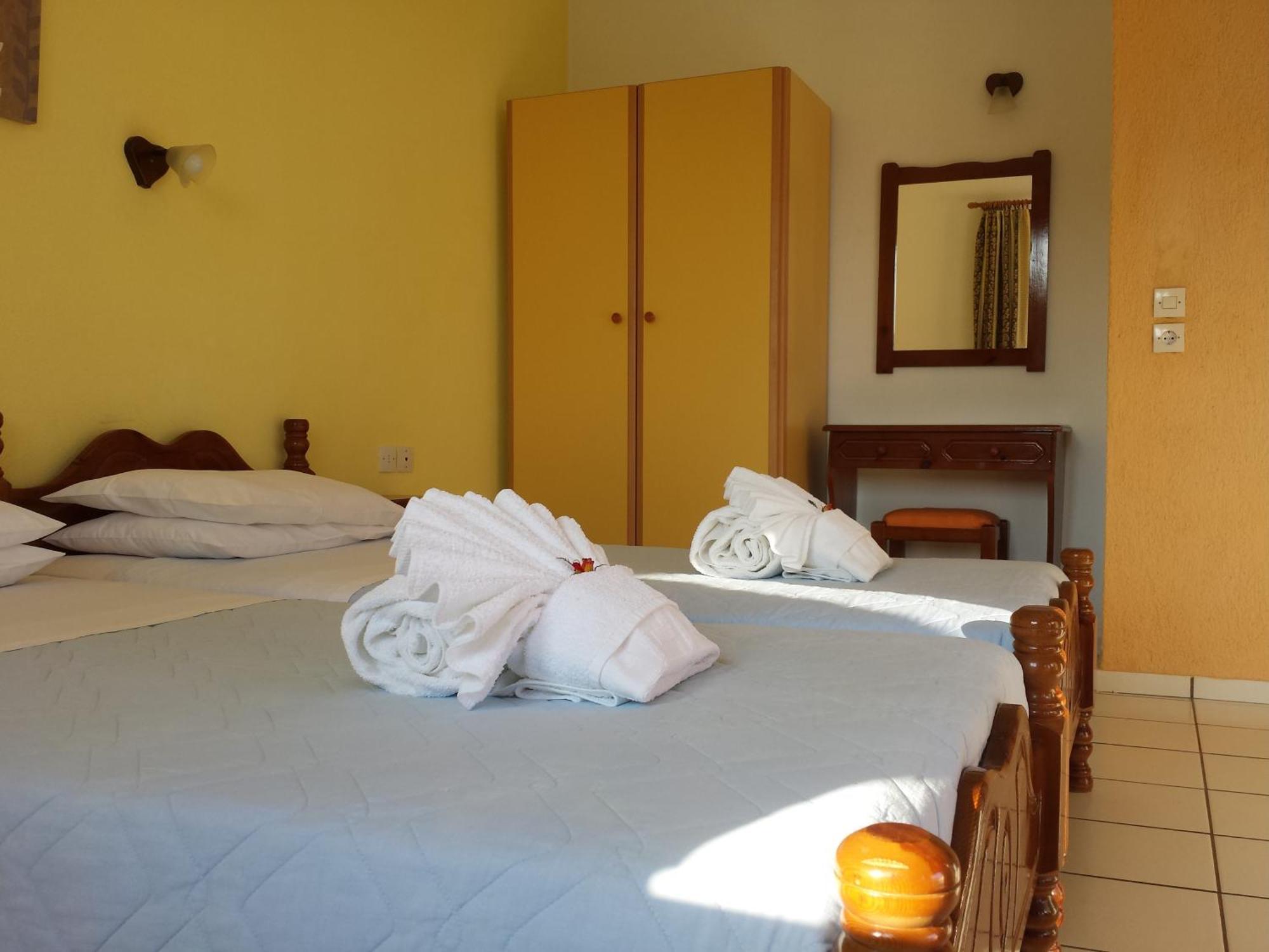 Hotel Zorbas Family House Troulos Zimmer foto