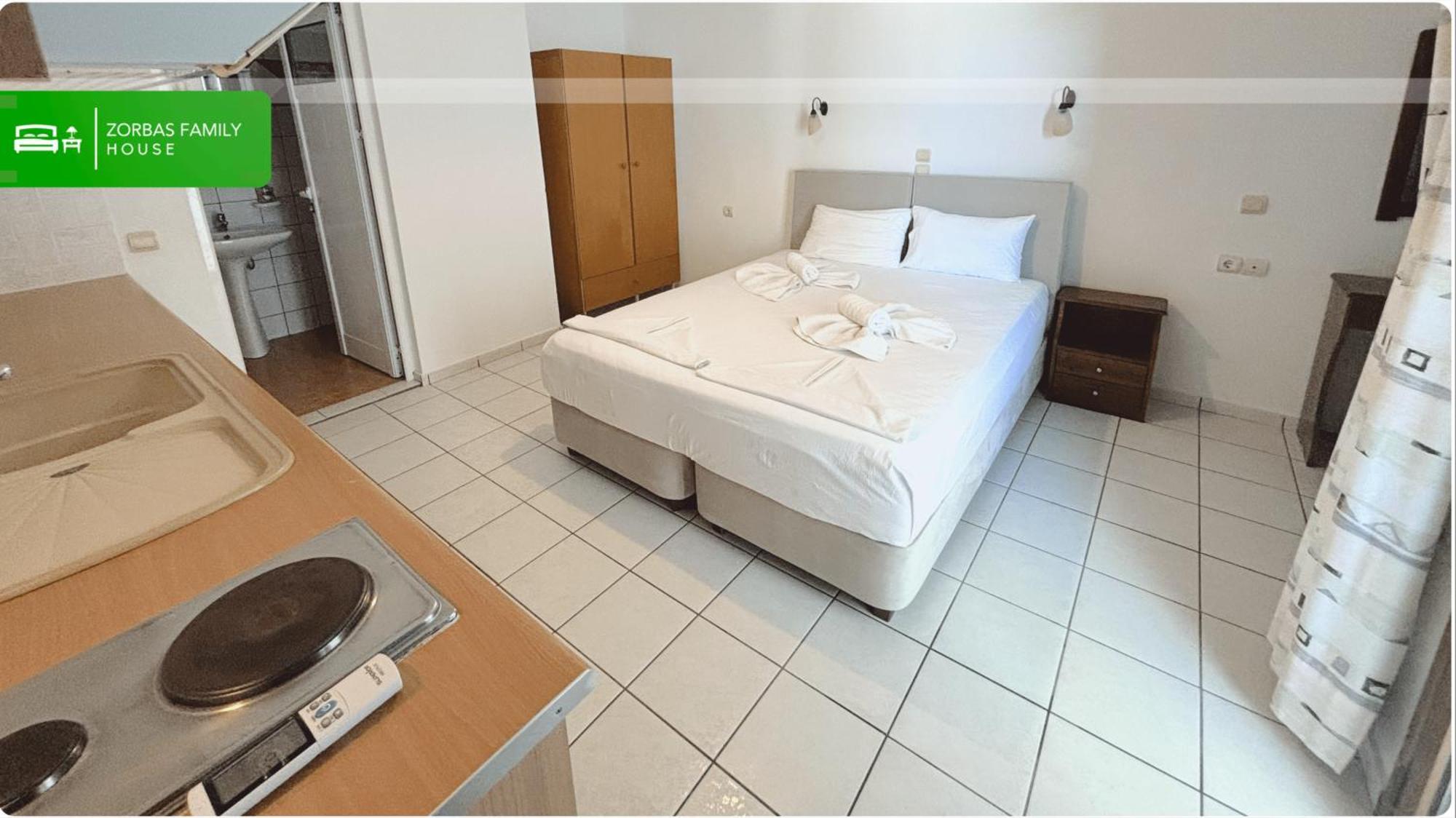 Hotel Zorbas Family House Troulos Exterior foto