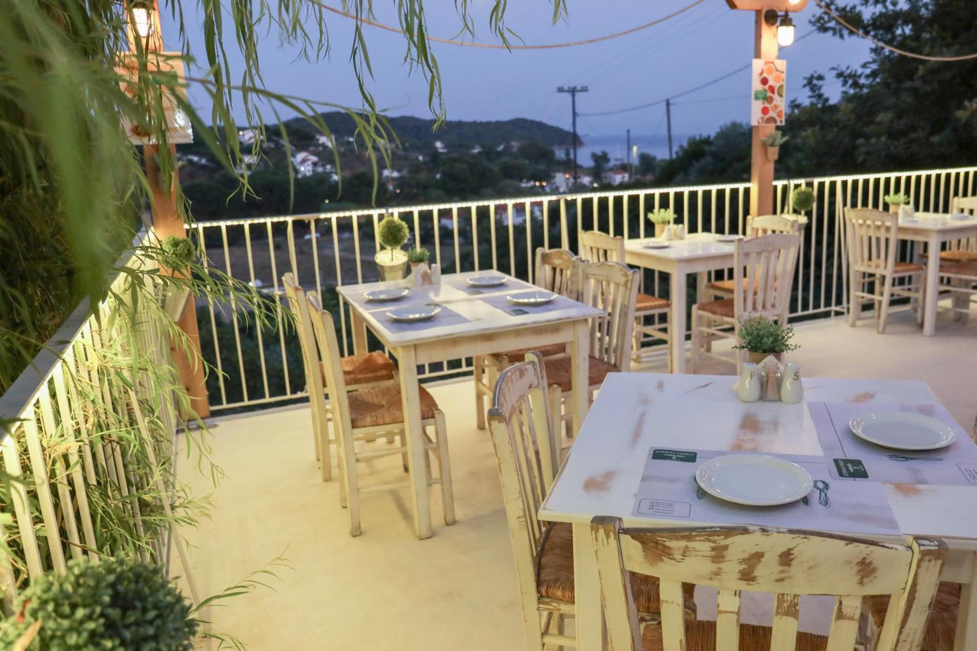Hotel Zorbas Family House Troulos Exterior foto